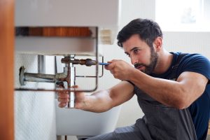 Plombier ou électricien du bassin : être trouvé en urgence sur Google